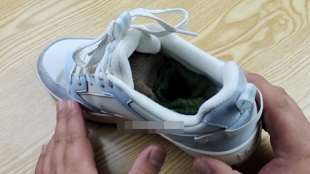 Giày đi bị kích chân gây phồng rộp? Mách bạn mẹo nới lỏng chỉ từ một nắm đậu phộng-2