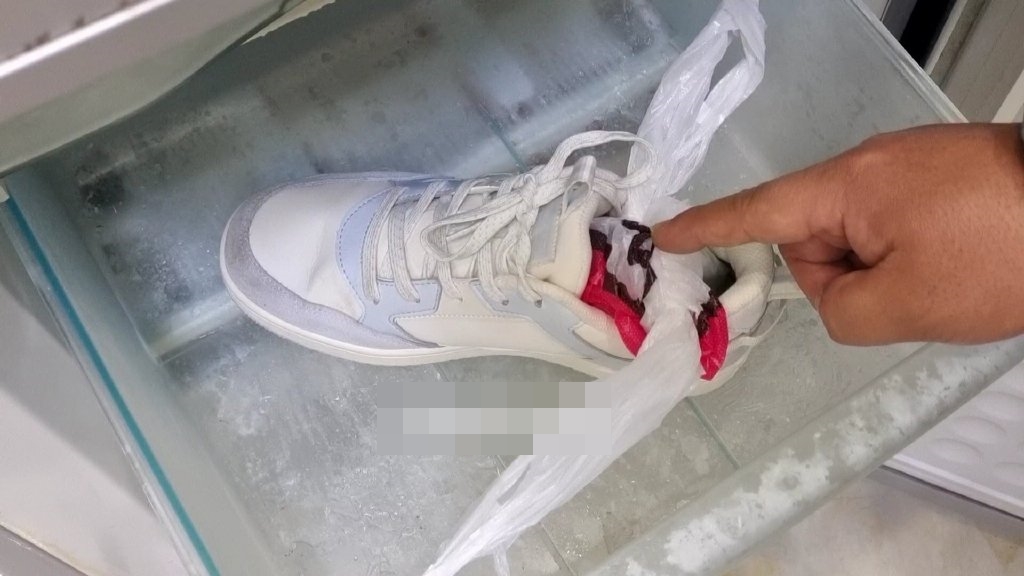 Giày đi bị kích chân gây phồng rộp? Mách bạn mẹo nới lỏng chỉ từ một nắm đậu phộng-4