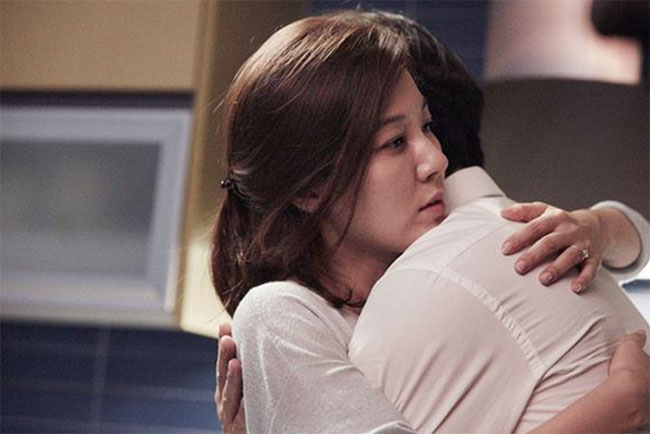 Bị chăn rau” thì sao? Tôi không thấy thiệt thòi”, người phụ nữ 44 tuổi nói với chồng sau khi ngoại tình với trai trẻ kém 20 tuổi-1