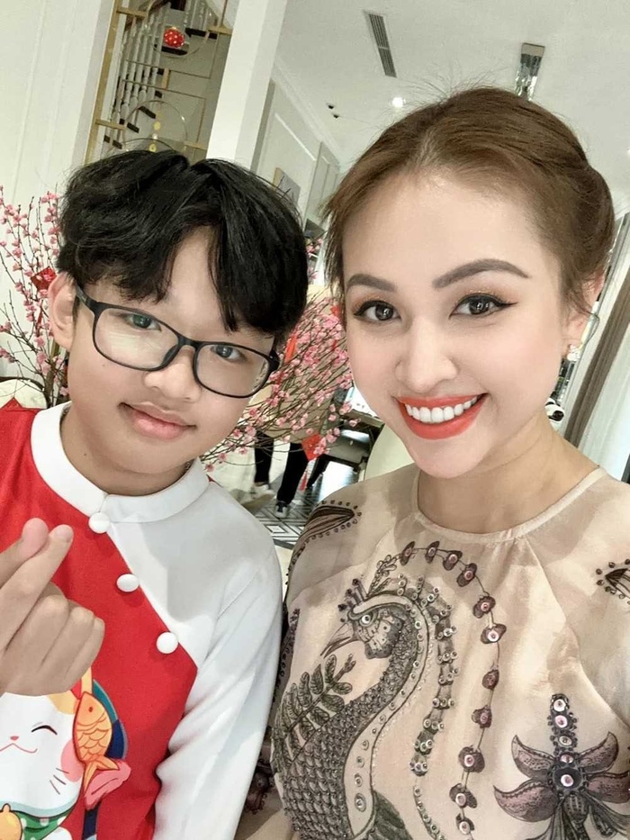 Vân Hugo từng khổ tâm vì con trai, giờ ra sao?-2