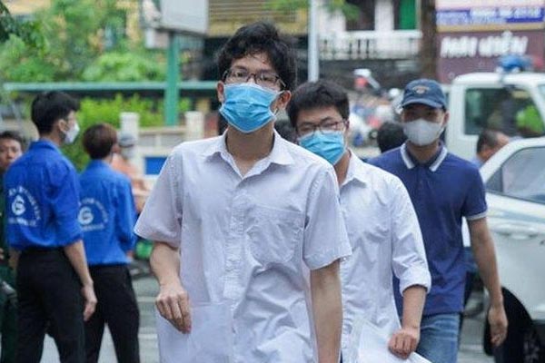 Kỷ luật loạt cán bộ vì vi phạm trong tuyển sinh-2