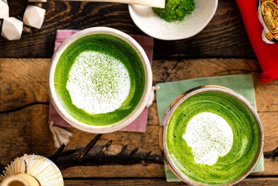 Trời lạnh pha matcha latte nóng hổi uống vừa ấm người vừa tỉnh táo