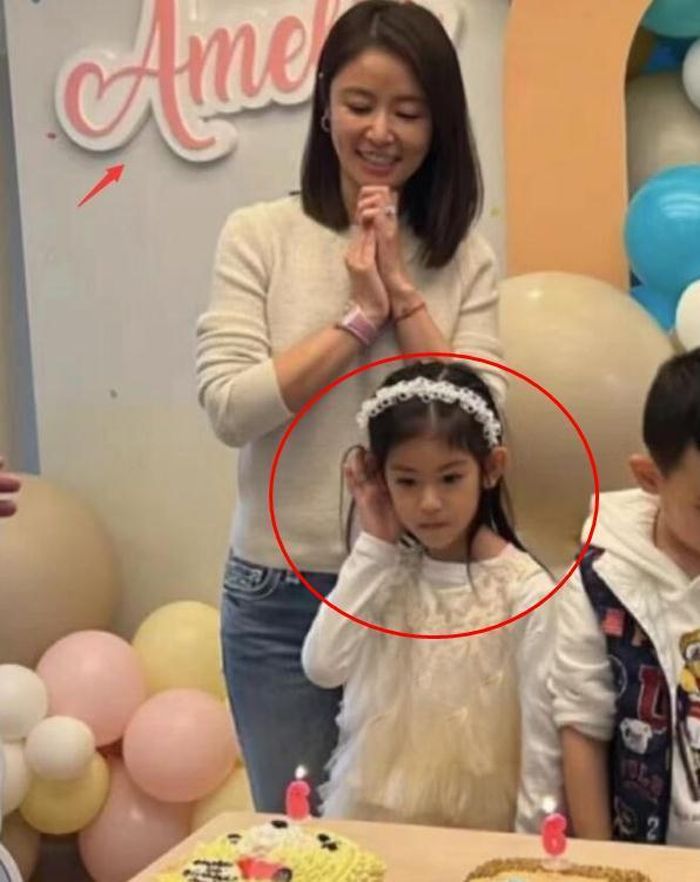 Con gái Lâm Tâm Như lần đầu bị lộ mặt-1