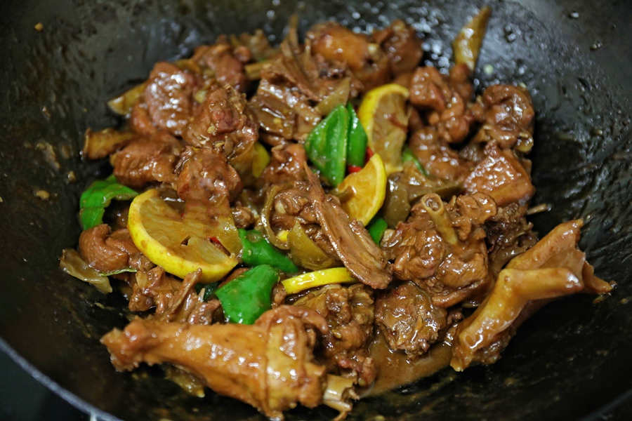 Bữa tối có vịt om chanh muối đảm bảo ăn mãi không ngán, bao nhiêu cơm cũng hết veo-5