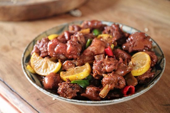 Bữa tối có vịt om chanh muối đảm bảo ăn mãi không ngán, bao nhiêu cơm cũng hết veo