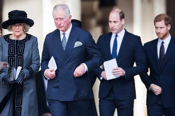 Vua Charles ngày càng khó xử-1
