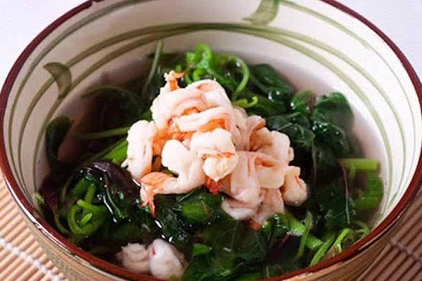 Thứ rau đỏ có tác dụng bơm máu, khỏe xương, nhưng chuyên gia khuyên 3 nhóm người không nên ăn-1