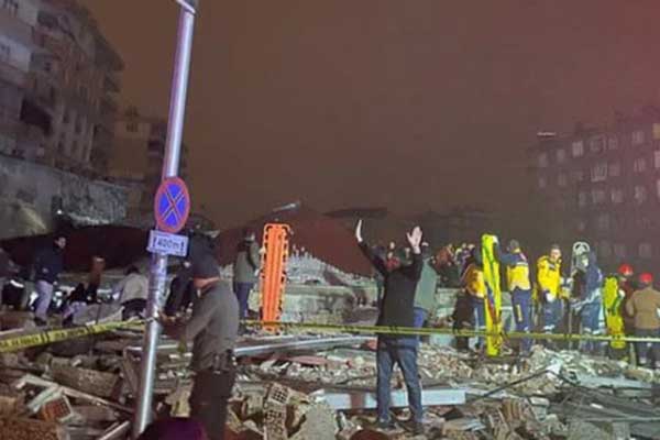 Hơn 1.300 người chết trong động đất hủy diệt ở Thổ Nhĩ Kỳ-12