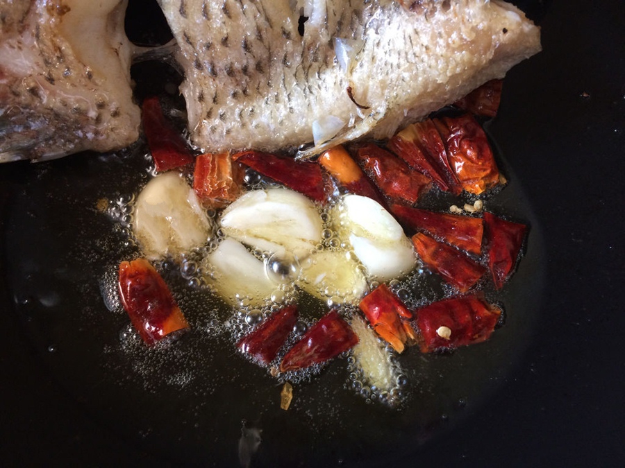 Cá rô phi kho tộ cho bữa tối ngon cơm-4