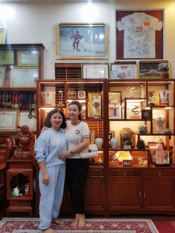 Quang Hải sa sút phong độ, thường xuyên phải ngồi dự bị ở Pháp, mẹ ruột và mẹ nuôi khéo động viên từ xa-5