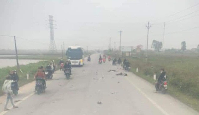 Thái Bình: 2 thanh niên tử vong tại chỗ sau va chạm với xe chở tân binh-1