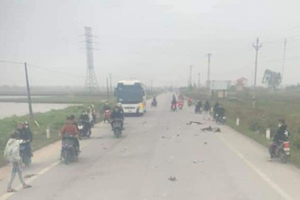 Người phụ nữ cầm dao đi dọc hành lang, đe doạ hàng xóm trong chung cư ở Hà Nội-2