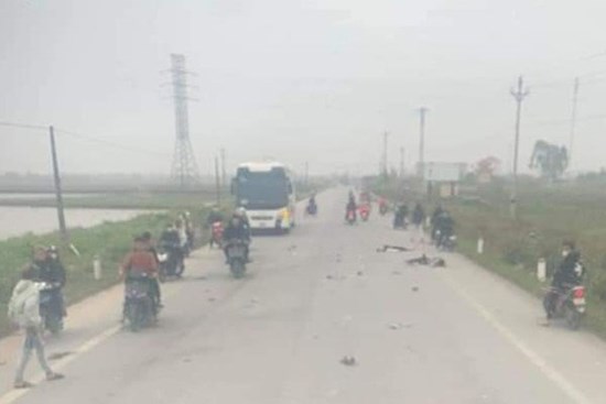 Thái Bình: 2 thanh niên tử vong tại chỗ sau va chạm với xe chở tân binh