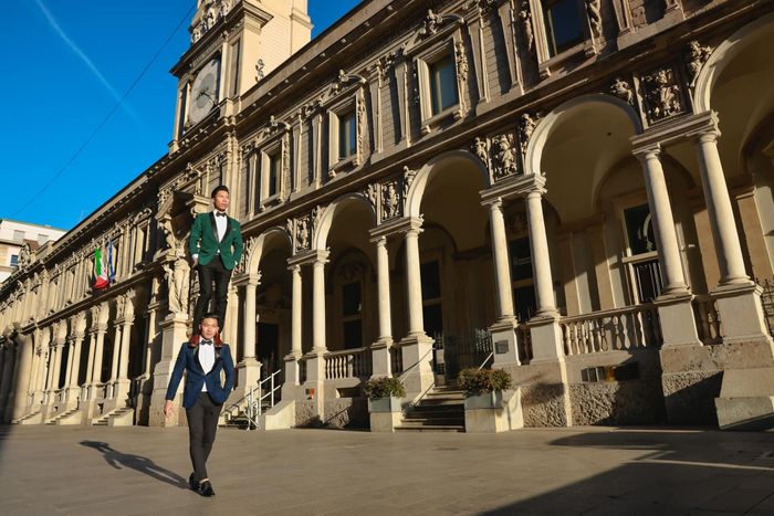 Quốc Cơ - Quốc Nghiệp chồng đầu đi trên đường phố Italy sau khi lập kỷ lục thế giới-8