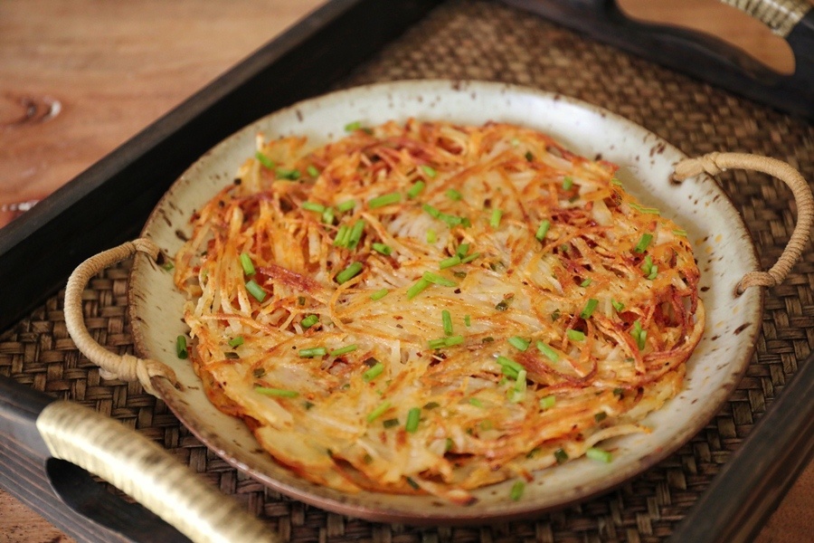 Bánh khoai lang chiên quen quá rồi, thử dùng khoai tây làm bánh cũng thơm ngon không kém-5