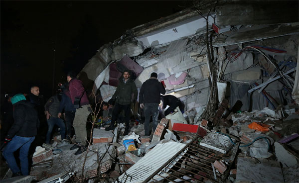 Hơn 1.300 người chết trong động đất hủy diệt ở Thổ Nhĩ Kỳ-2