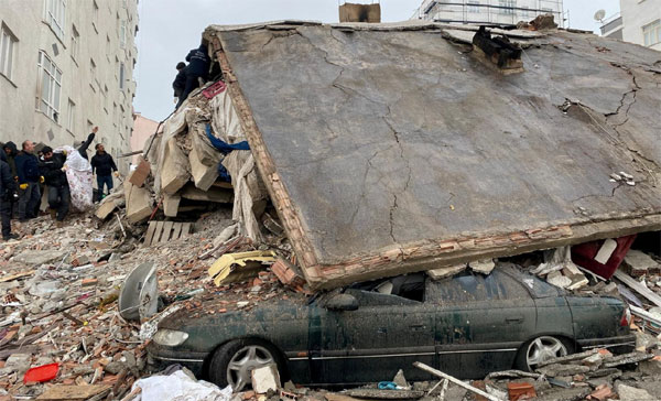 Hơn 1.300 người chết trong động đất hủy diệt ở Thổ Nhĩ Kỳ-4