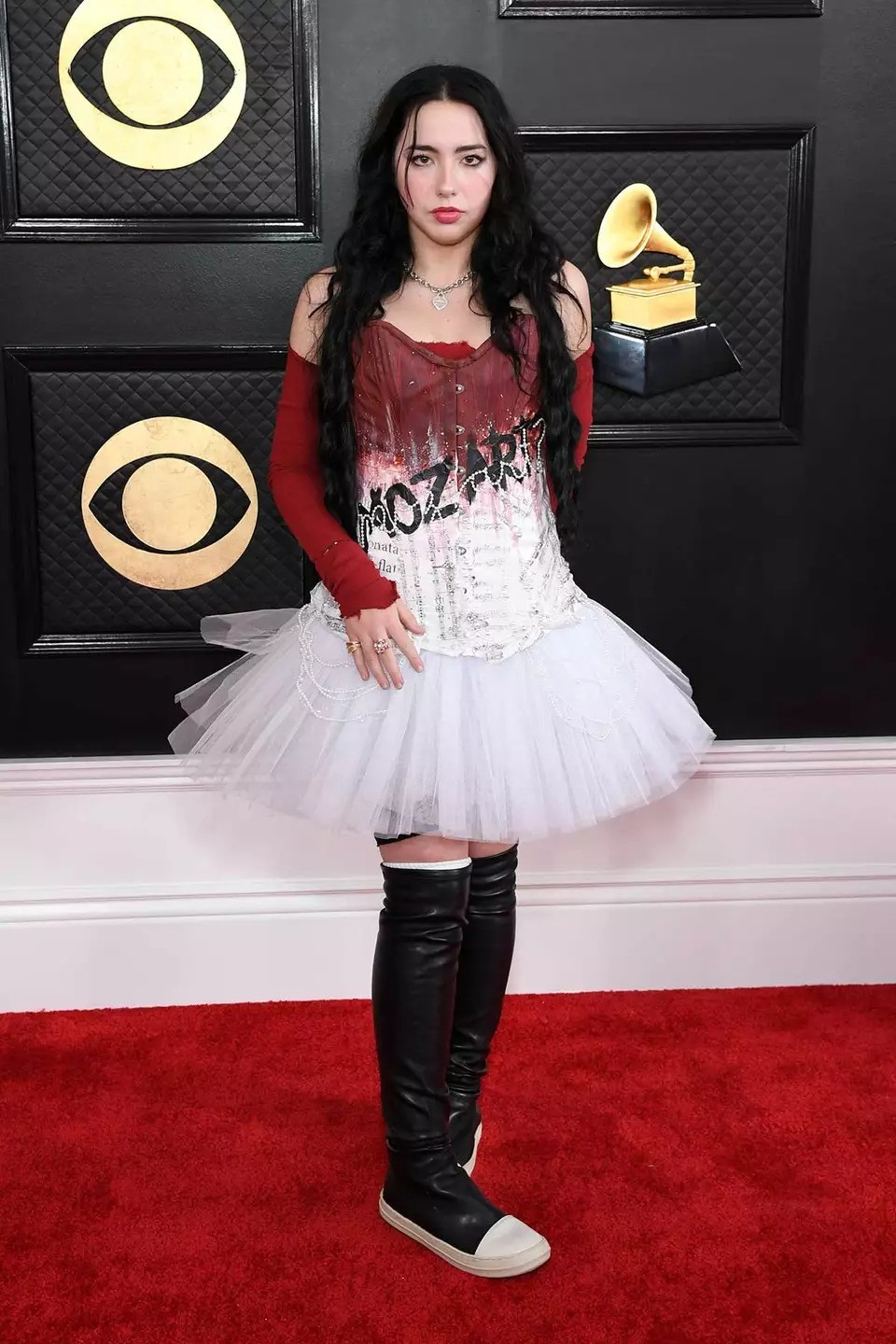Váy thảm họa, xấu nhất thảm đỏ Grammy 2023-10