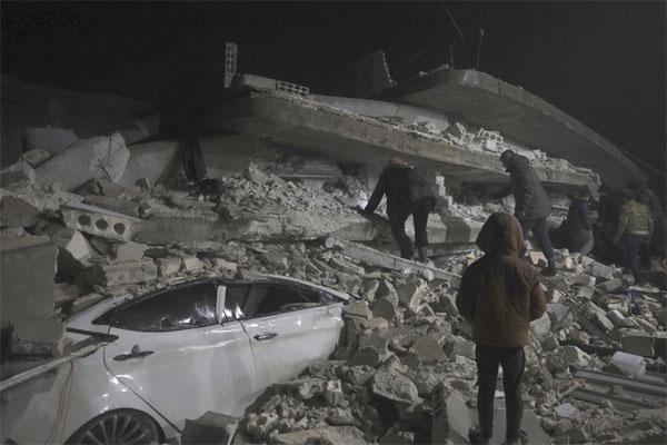 Người sống sót sau động đất Thổ Nhĩ Kỳ: Khắp nơi đều vang tiếng la hét-2