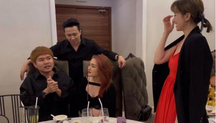 Hari Won bị trang phục phản chủ: 7749 bị đồn có bầu vẫn không tránh-3