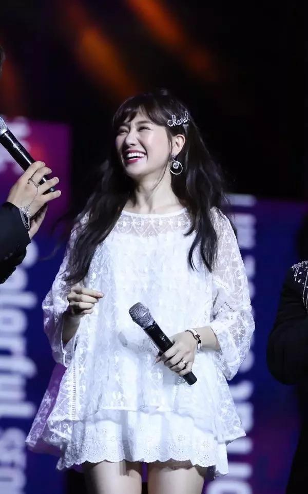 Hari Won bị trang phục phản chủ: 7749 bị đồn có bầu vẫn không tránh-8