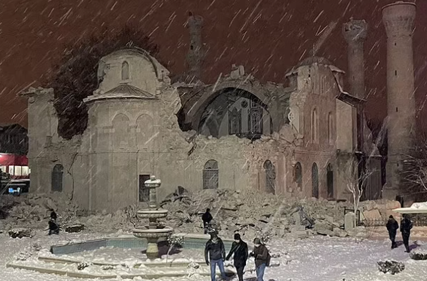 Chùm ảnh chứng minh mức độ tàn phá khủng khiếp của động đất ở Thổ Nhĩ Kỳ: Di tích lịch sử ngàn năm tuổi bị san phẳng trong chốc lát-2