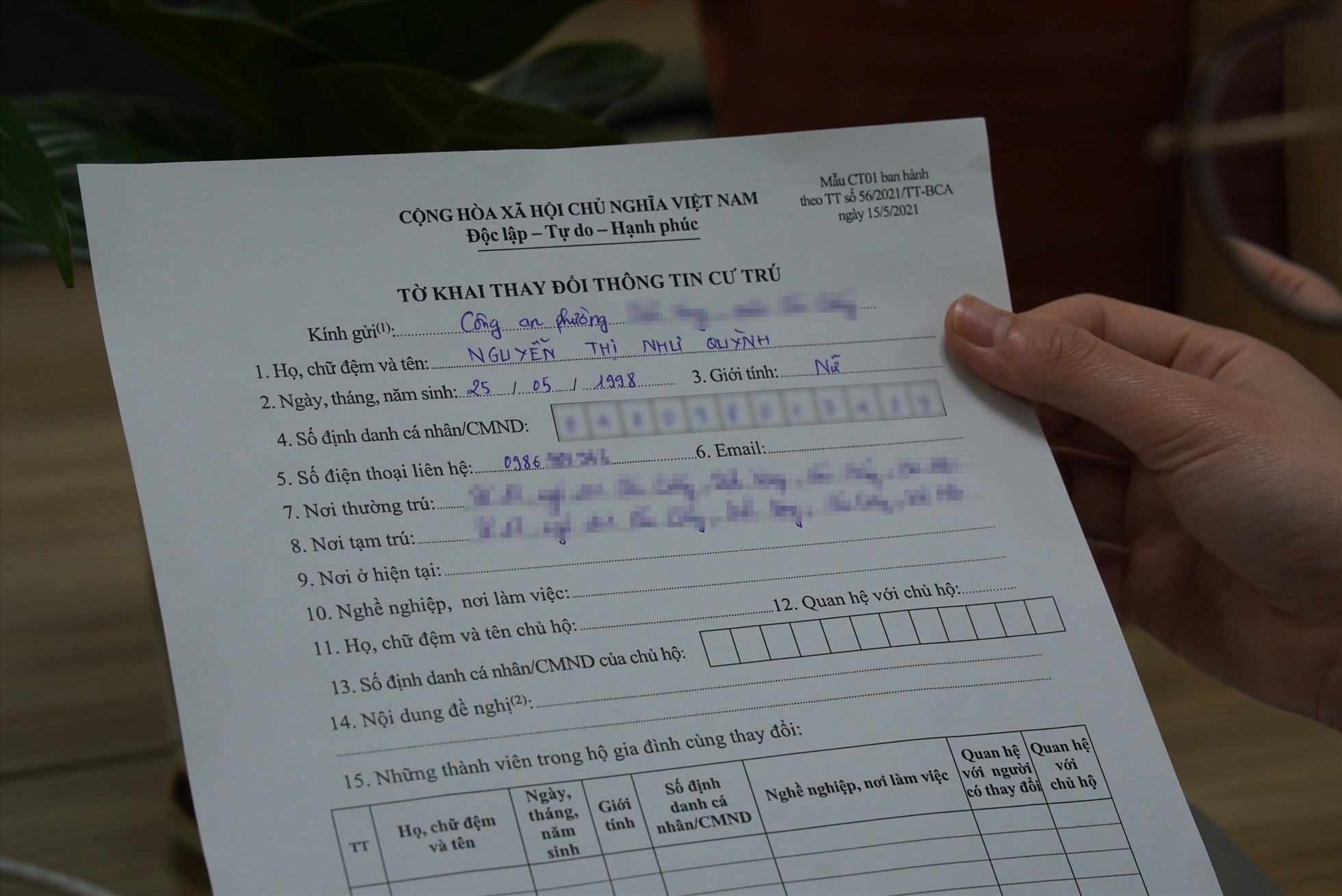 Thêm bực khi phải chạy tới chạy lui xin xác nhận cư trú thay sổ hộ khẩu-2