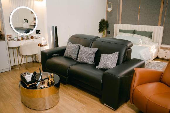 Tiến Luật và Thu Trang khoe không gian sống của gia đình, gây chú ý vì độ sang xịn trong từng chi tiết-5