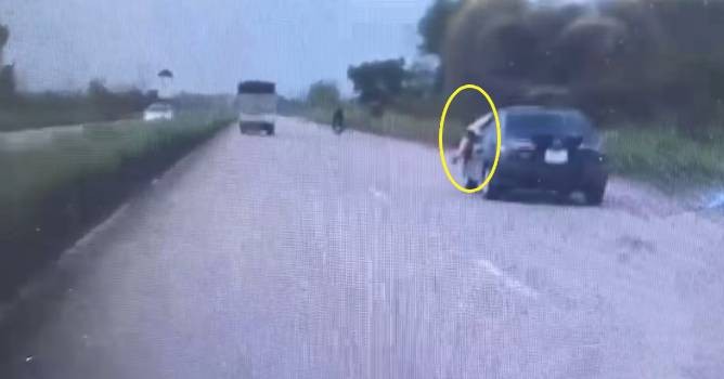 Vĩnh Phúc: Tài xế trốn kiểm tra nồng độ cồn, hất chiến sĩ CSGT lên nắp capo, phóng bạt mạng-1