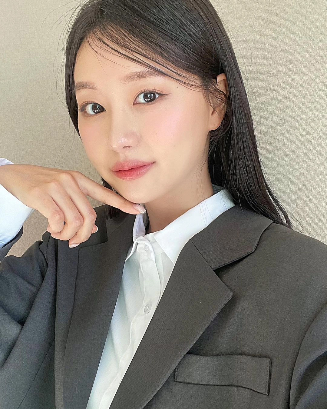 3 bước chăm sóc da buổi trưa cho nàng công sở ở văn phòng cả ngày-1