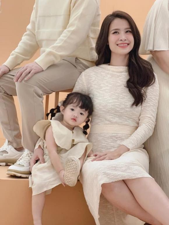 Đông Nhi bị nghi mang thai lần hai từ những chi tiết đắt giá này-3