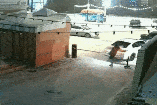 Clip: Say rượu đâm vào cột điện, nam thanh niên nằm ngủ luôn tới sáng-1