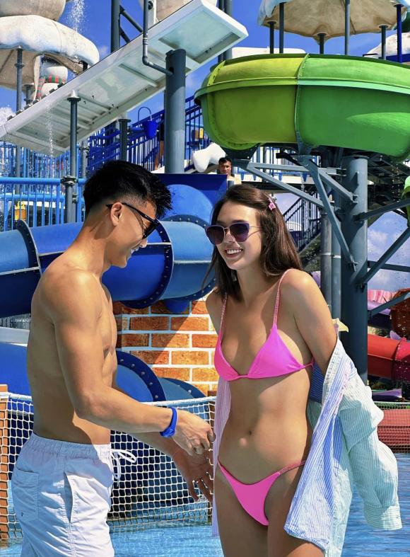 Mẹ vợ Bùi Tiến Dũng khoe body cực cháy khi đi nghỉ dưỡng cùng con cháu-13