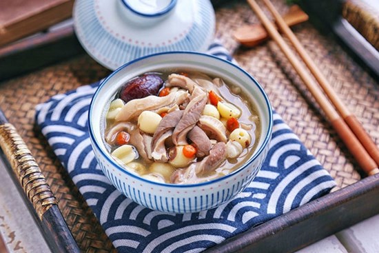 Bao tử hầm hạt sen: Món ngon bổ dưỡng lúc giao mùa