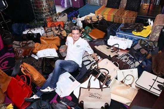 Đàm Vĩnh Hưng thanh lý đồ cá nhân, tuyên bố trích một nửa số tiền làm từ thiện