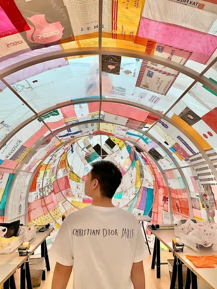 Xả vai chủ tịch, chồng Đỗ Mỹ Linh trẻ trung với loạt áo hiệu đắt đỏ-4