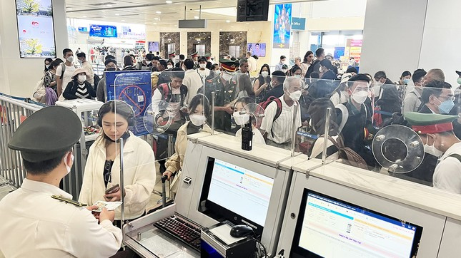 Cục Hàng không lên tiếng việc khách phải mua vé máy bay quá đắt-1