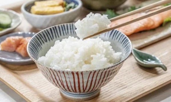 Người Nhật có 1 mẹo ăn cơm giúp hạ đường huyết, tránh tăng cân: Chuyên gia nói gì?-2