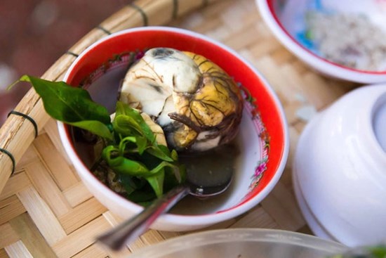 Trứng vịt lộn vào danh sách các món ăn tệ nhất thế giới