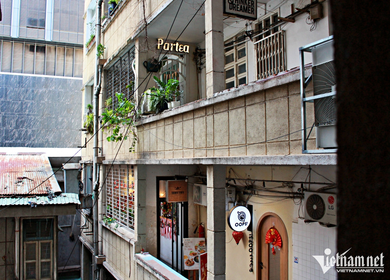 Người dân ‘đất kim cương’ kể chuyện đi thang máy lồng sắt, nuôi heo trên chung cư cũ-2