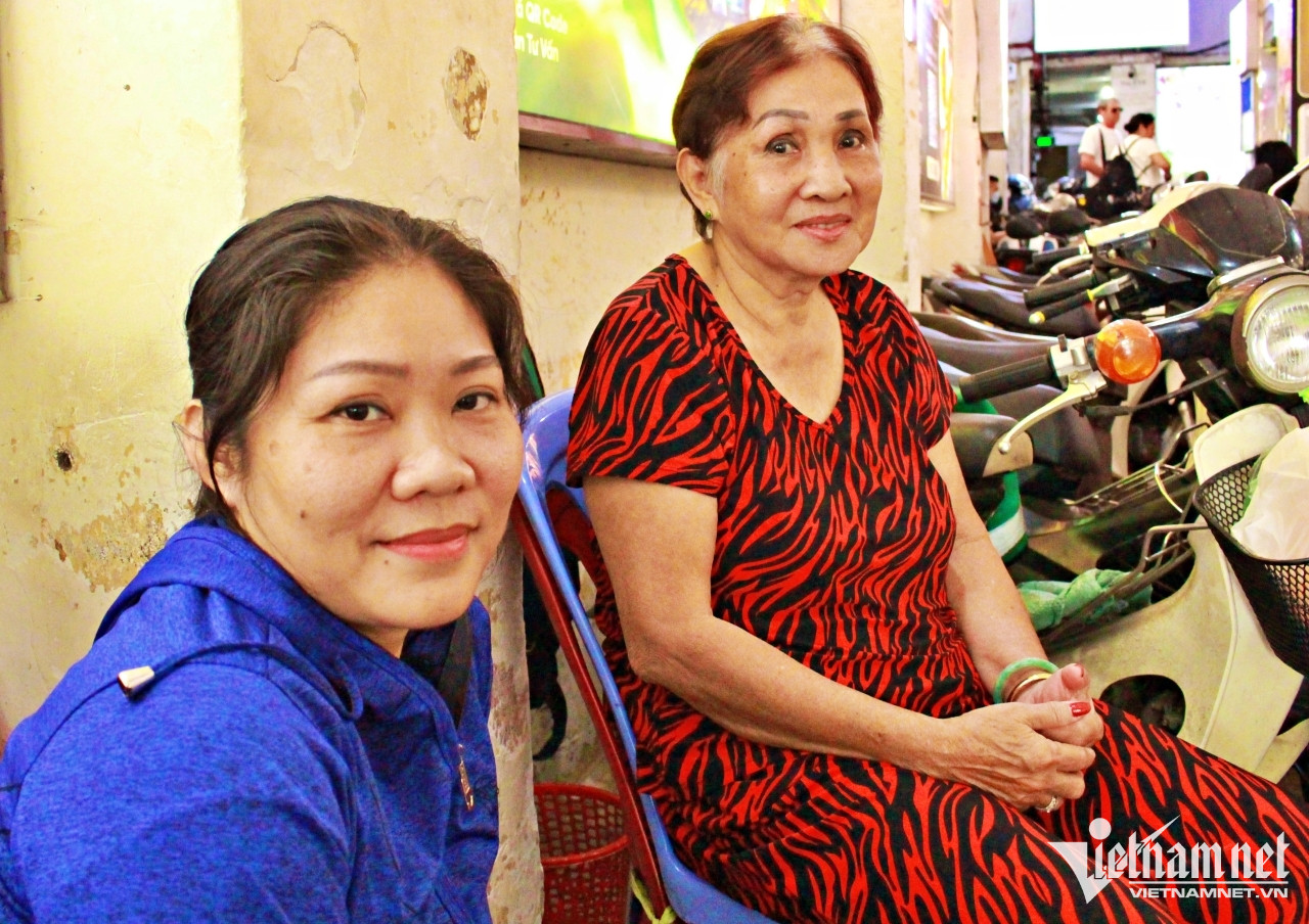 Người dân ‘đất kim cương’ kể chuyện đi thang máy lồng sắt, nuôi heo trên chung cư cũ-4