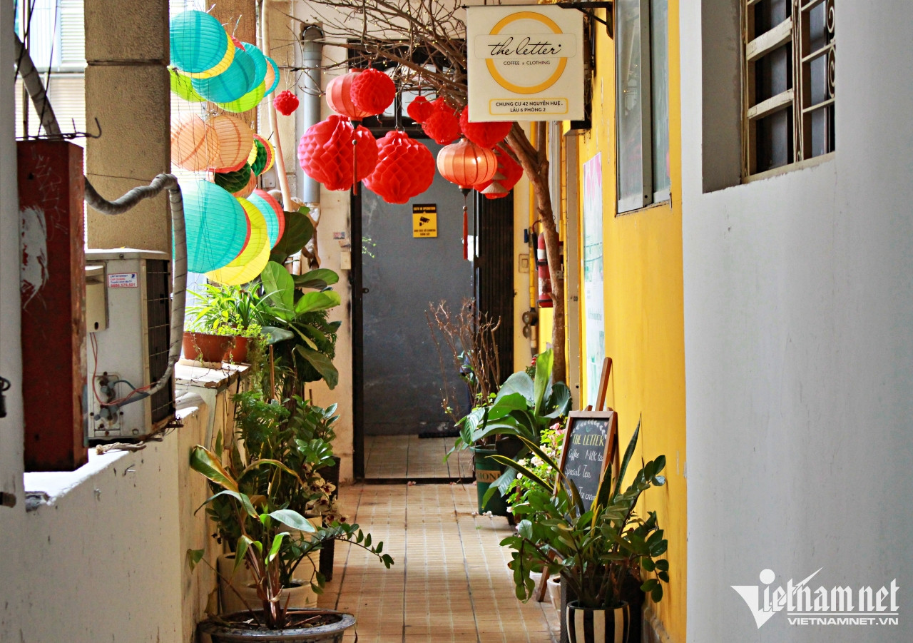 Người dân ‘đất kim cương’ kể chuyện đi thang máy lồng sắt, nuôi heo trên chung cư cũ-5