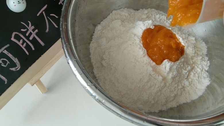 Cách làm bánh bao hình con ong đơn giản, dễ thương cho bé-2