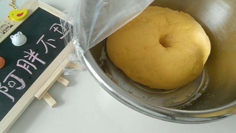 Cách làm bánh bao hình con ong đơn giản, dễ thương cho bé-4