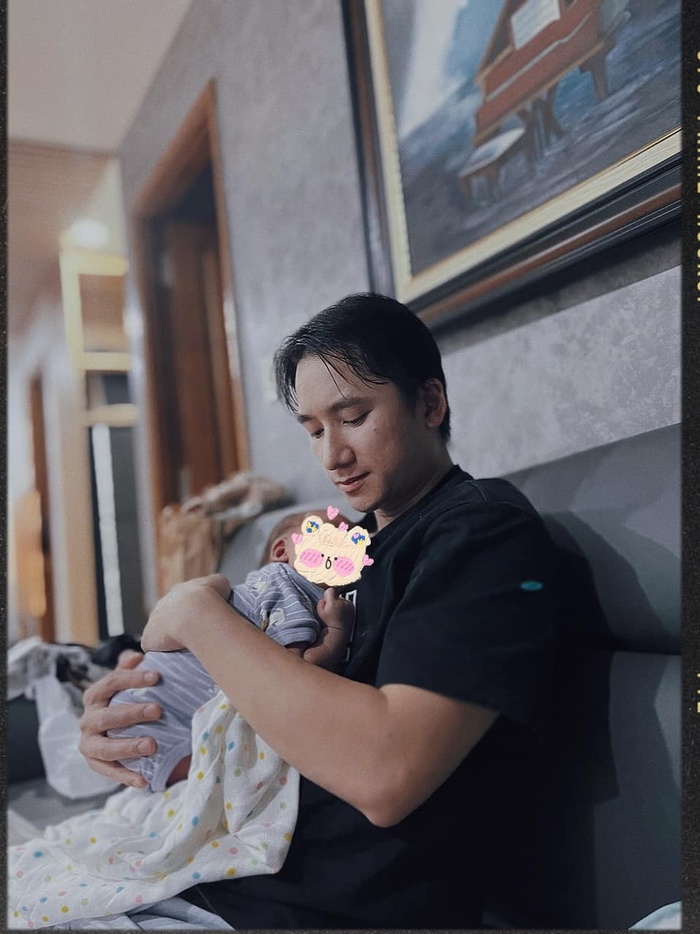 Được khuyên con ngủ thì tranh thủ ngủ theo, vợ Phan Mạnh Quỳnh đáp trả, dân mạng đồng thanh: Đúng nhận, sai cãi-3