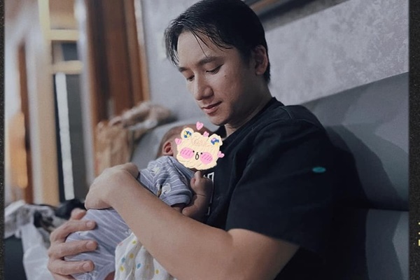 Con vừa tròn tháng, vợ chồng Phan Mạnh Quỳnh đã đưa đến nơi đặc biệt ít cha mẹ nào nghĩ tới-4