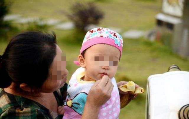 Lứa tuổi này là thời kỳ gắn bó” của trẻ, cha mẹ không nên phó mặc con cho ông bà, nếu bỏ lỡ sẽ khó gần gũi lại-2