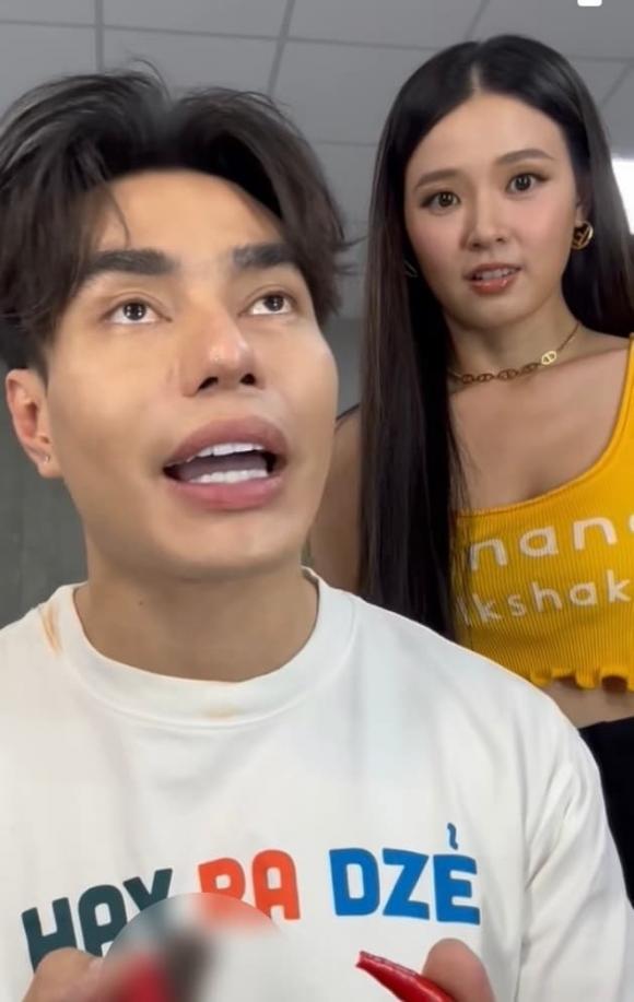 Midu bị bóc nhan sắc thật khi livestream cùng đồng nghiệp, có quá xuống phong độ?-1