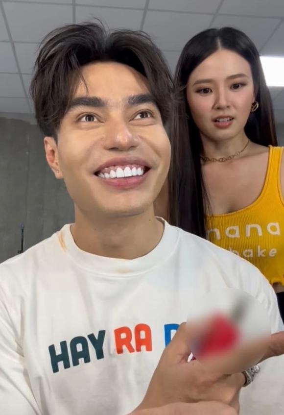 Midu bị bóc nhan sắc thật khi livestream cùng đồng nghiệp, có quá xuống phong độ?-2