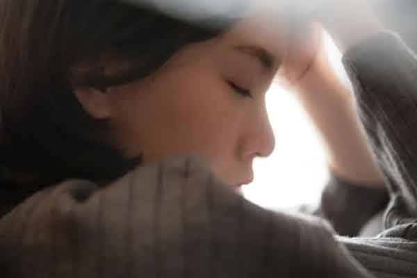 Anh chồng đi nước ngoài 3 năm mới về, vừa vào nhà liền ngã quỵ khi thấy mất một thứ trên bàn thờ-3